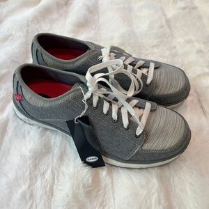 NEW Dr. Scholl’s grey size 9 women fashion tennis shoe